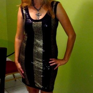 Laundry by shelli segal size 4 worn once